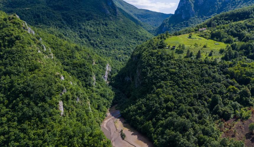 Thanks to the conservation efforts of Blue Heart partner CZZS, a hydropower project on the Janjina River, a tributary of the Drina in Bosnia and Herzegovina, was halted, and the river remains free-flowing. © Bruno D’Amicis