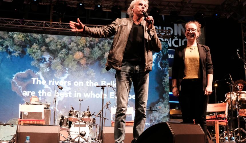 Ulrich Eichelmann (Riverwatch, Austria) and Natasa Crnkovic (Center for Environment, Bosnia and Herzegovina) speak of the dam tsunami which is threatening to destroy the rivers in the Balkans © Nick St. Oegger