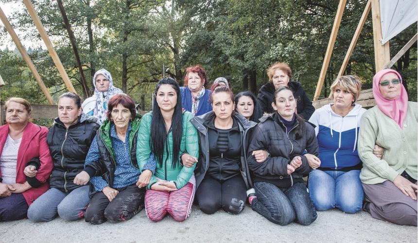 “They shall not pass!” The brave women of Kruščica occupied the bridge over their river for 503 days and nights. Even violent attempts to remove them did not deter the women from defending their river. © Andrew Burr