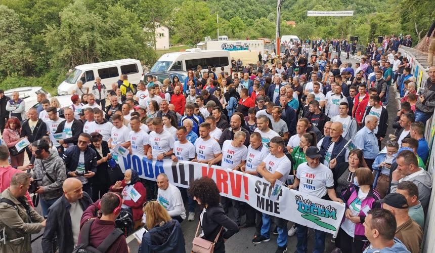 Protest in Parsovici in 2021 © Pusti me da tecem