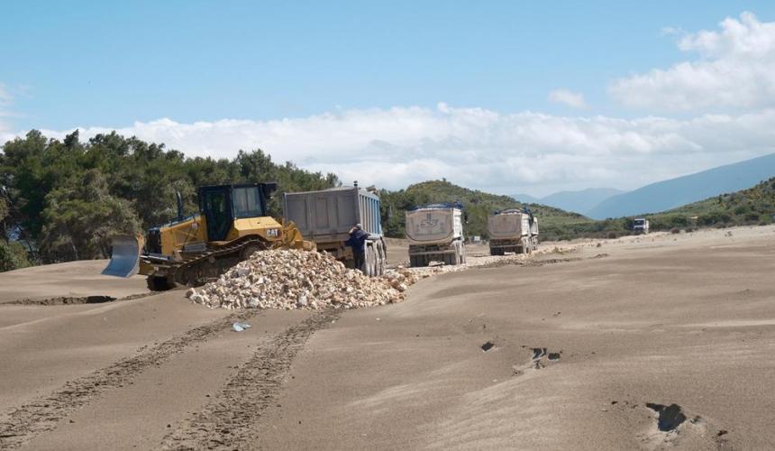 This is what it looked like just a few weeks ago: a number of lorries had delivered building materials and the first areas of ecological value had already been destroyed. © PPNEA