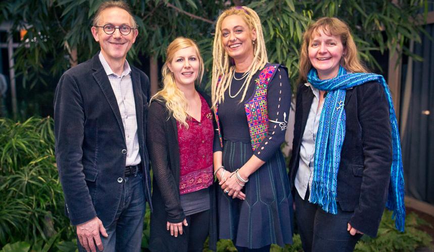 Trophée de femmes: Claude Fromageot (Direktor der „Fondation Yves Rocher“ Paris), Cornelia Wieser (Riverwatch), Stella Deetjen (Back to Life), Elke Mannigel (OroVerde). © Fondation Yves Rocher Vincent Guihur Photographe