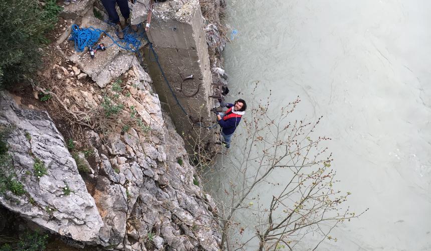 Es könnte sein, dass der enorme Geschiebetrieb dieses großen Wildflusses den geplanten Stauräume binnen weniger Jahrzehnte verfüllt und damit zu einer deutlich geringeren Energieausbeute führt.© BOKU/IWHW
