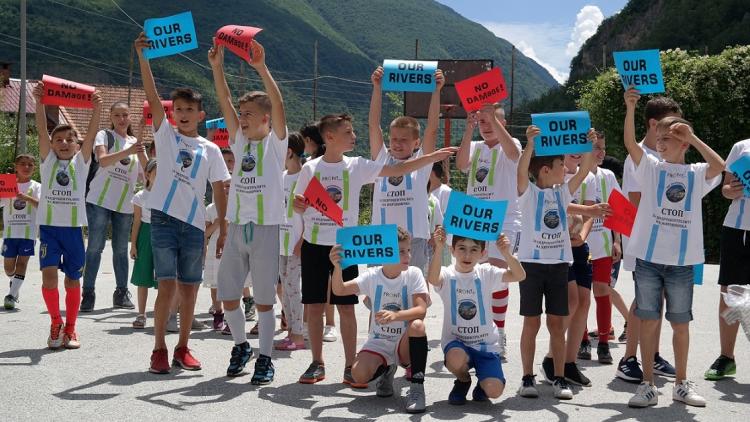 Even the youngest residents fight for their rivers, here in North Macedonia © Front 21/42