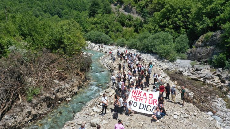 300 residents and activists protested against three dams in the Mërtur River, Albanian Alps © AM – Production