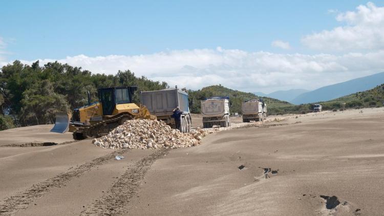 This is what it looked like just a few weeks ago: a number of lorries had delivered building materials and the first areas of ecological value had already been destroyed. © PPNEA