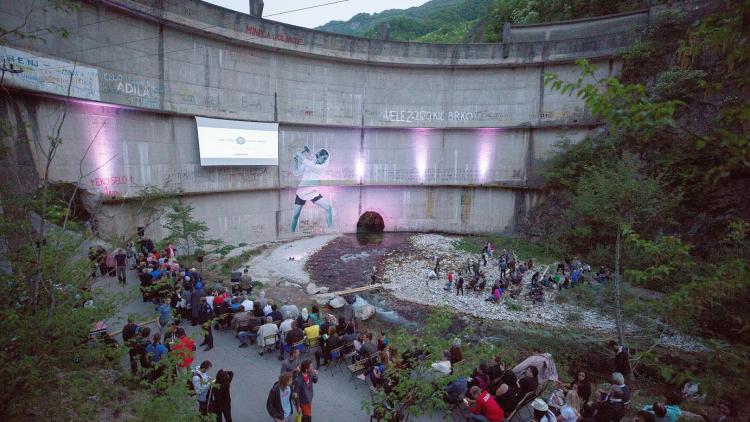 The premiere took place against a unique backdrop: the broken Idbar dam in Bosnia and Herzegovina © Jelle Mul