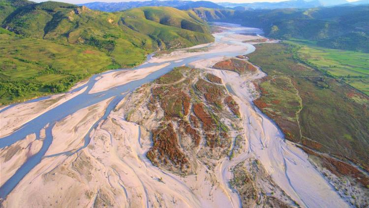 The Vjosa in Albania – Europe‘s last untouched river beauty – is at risk. © Gregor Subic