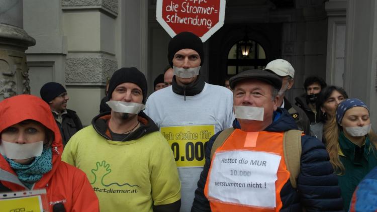 Wir lassen uns nicht verstummen! Foto: Rettet die Mur
