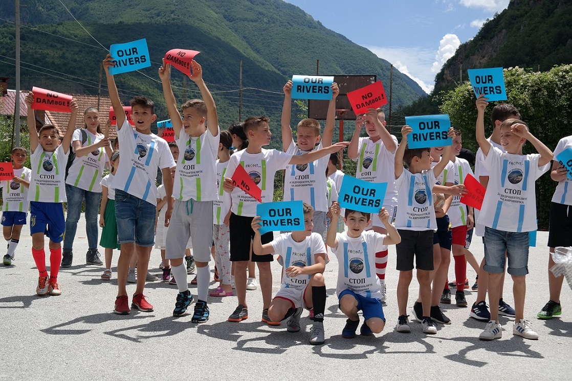 Even the youngest residents fight for their rivers, here in North Macedonia © Front 21/42