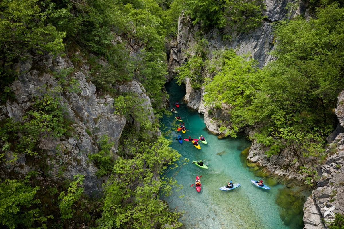 Die Valbona in Albanien. Obwohl dieser Fluss im Nationalpark liegt, sollen hier Wasserkraftwerke entstehen. Insgesamt sind am Balkan 113 Wasserkraftwerke in Nationalparks geplant. © Jan Pirnat