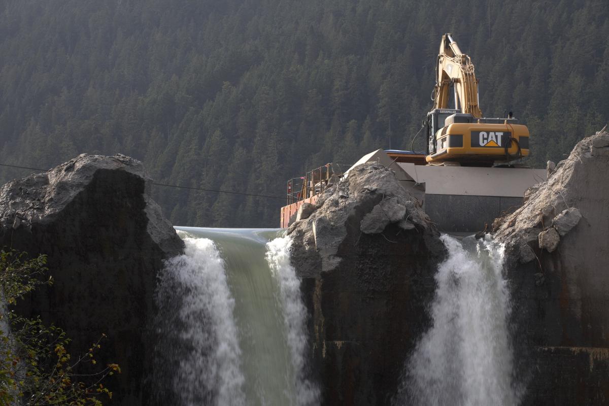 Dam Removal works (2009-2014) Glines dam (64m) Elwha River, Washington DC, USA (photo credits) John Gussman, Patagonia