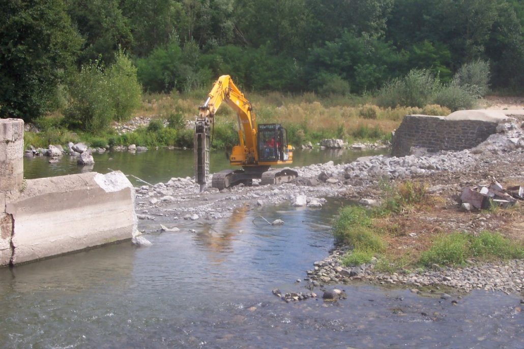 Dam decommissioning works  2003 © SOS-Loire-Vivante-ERN France