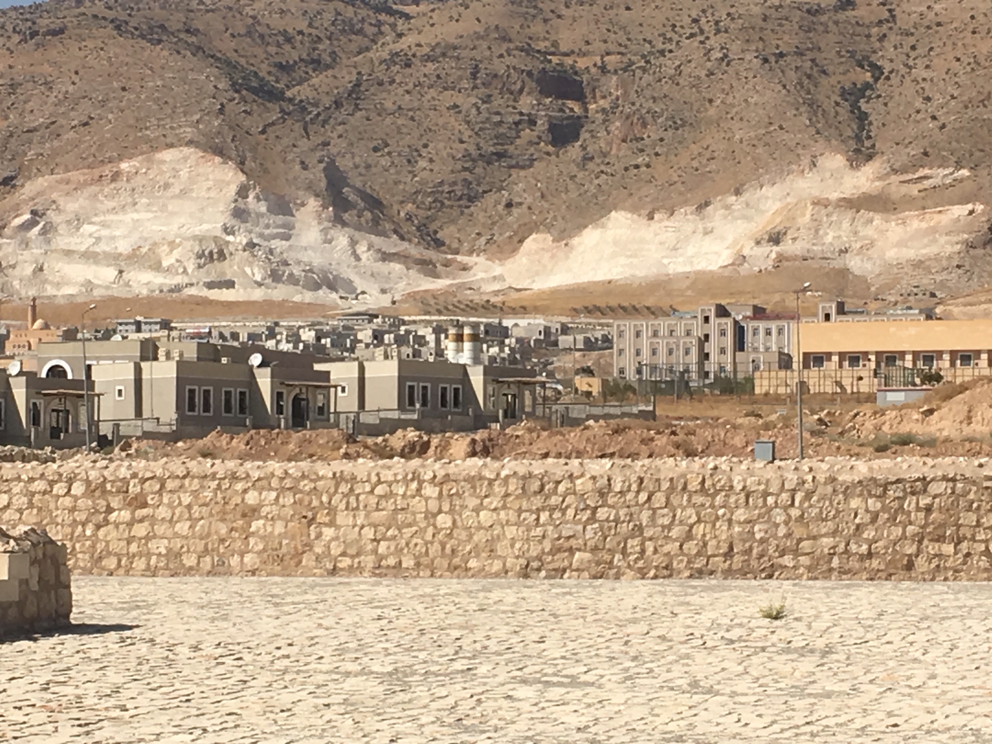 View of New Hasankef. 700 houses were constructed, on barren soil, in the blazing sun. © Riverwatch