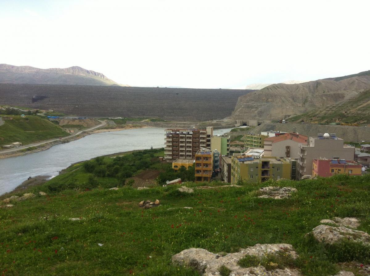 Construction of the dam is completed: 135 meters high and about 2 kilometrs long. © Ulrich Eichelmann