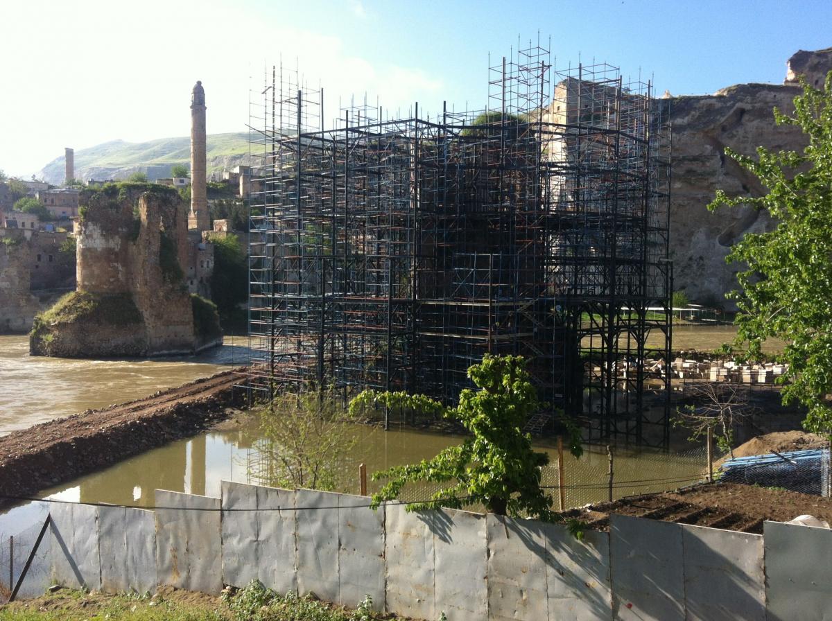 Fast tausend Jahre alt, jetzt für den Untergang restauriert. Die Brückenpfeiler aus dem 11 Jahrhundert. © Ulrich Eichelmann