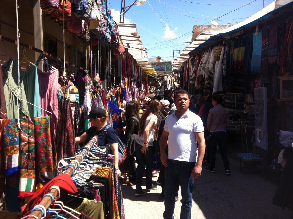 Am Samstag (25.5.) kamen tausende Besucher nach Hasankeyf und genossen Stadt, Flair, Aussicht und das Essen. Foto: Ulrich Eichelmann