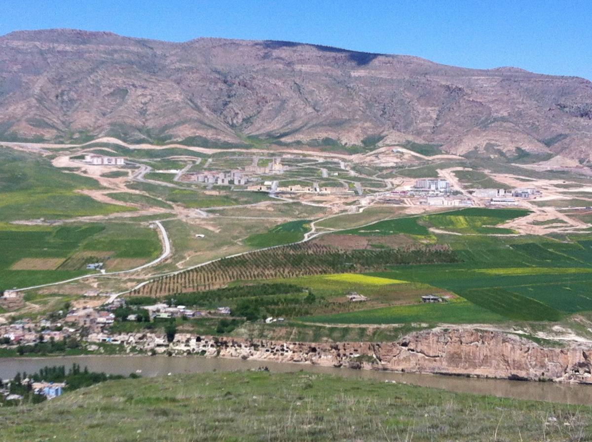 In the background your can see the new road, which will run along the reservoir © Ulrich Eichelmann